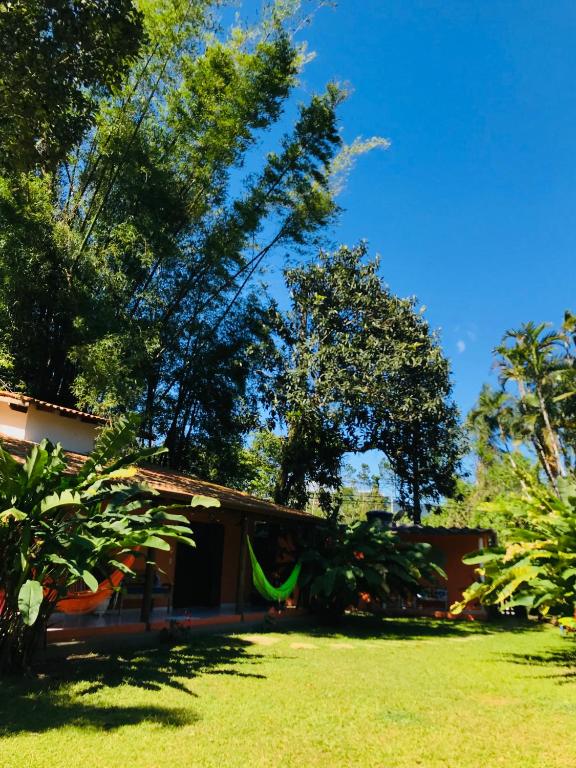 a view of a house with a yard at Hospedagem Canto do Una in Barra do Una