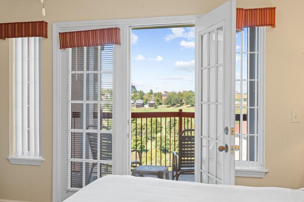 Grand Crowne Resort by Capital Vacations - 