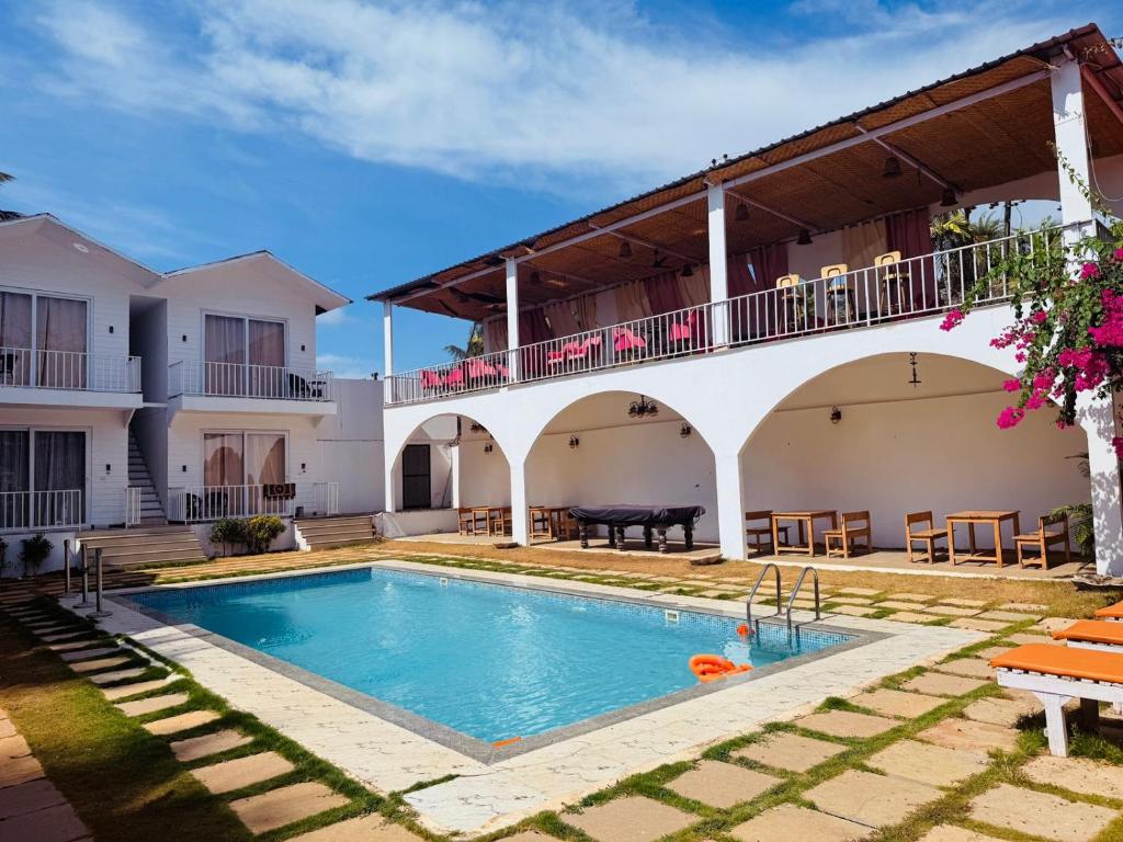 Πισίνα στο ή κοντά στο Ashvem beach resort by Tvessa