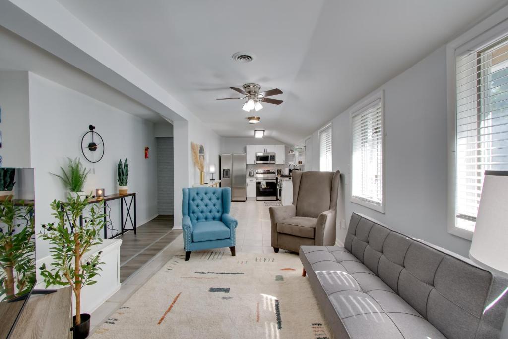 a living room with a couch and two chairs at 21 Mi to Dtwn Columbus Quiet Country Escape in Pataskala