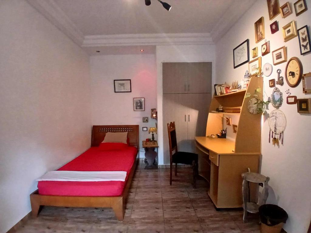 En eller flere senge i et værelse på chambre avec famille