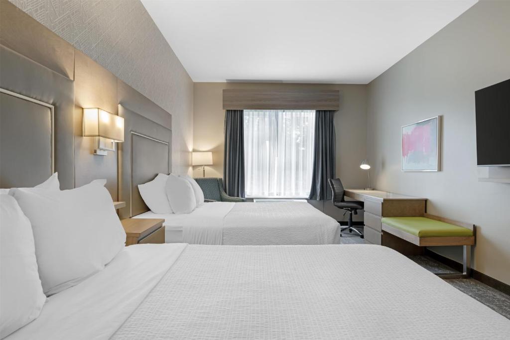 
Business Class Queen Room with Two Queen Beds
