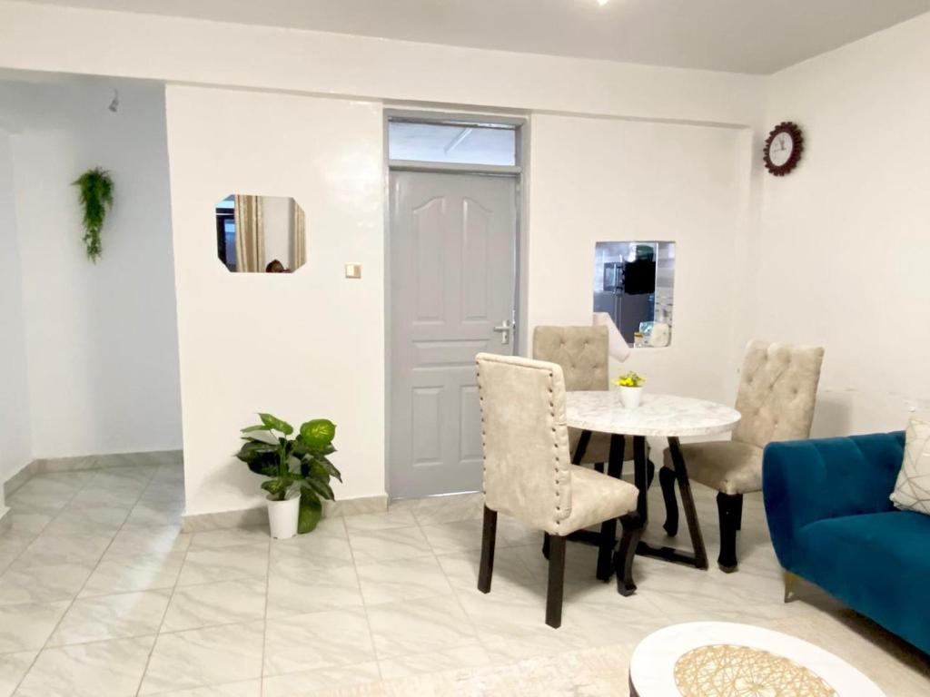 Imagine din galeria proprietății BuCci' 's Cozy 2 bedroom-Nursan apartments, Nanyuki în Nanyuki
