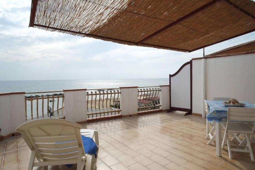 a balcony with a table and chairs and the ocean at Appartamento A - Le Terrazze in Ribera