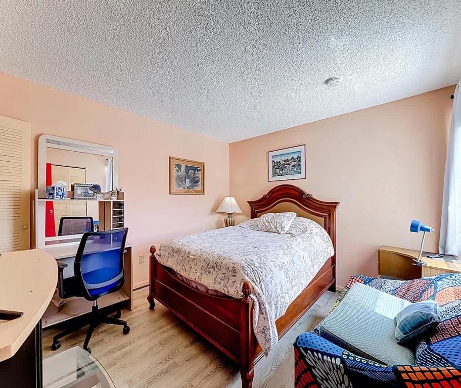 a bedroom with a bed and a desk and a chair at 1BR in Shared Miami Home Pool Lake & Tennis in Fountainbleau