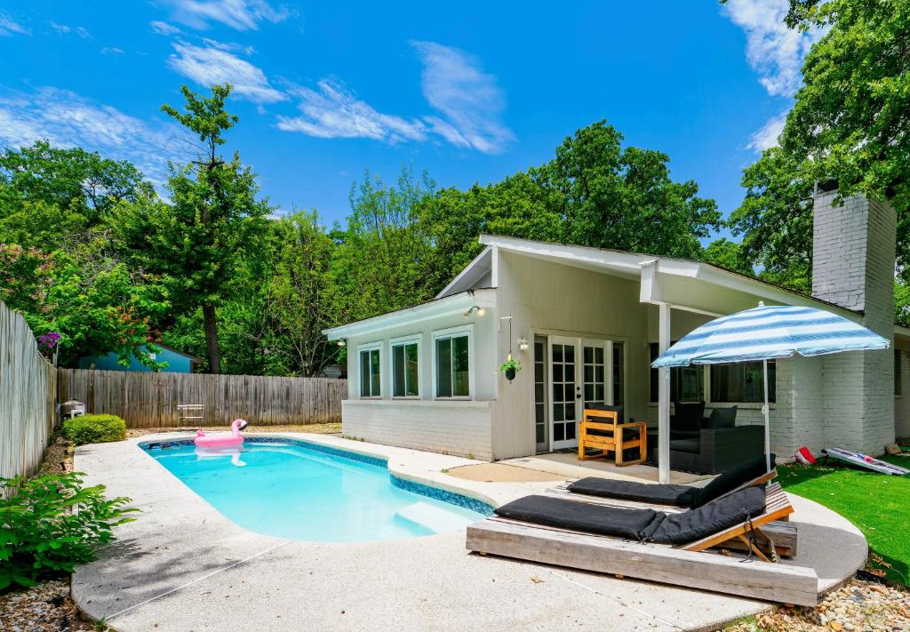 a tiny house with a pool and a patio at 4brping Pong2500 Sq Ft in Bedford