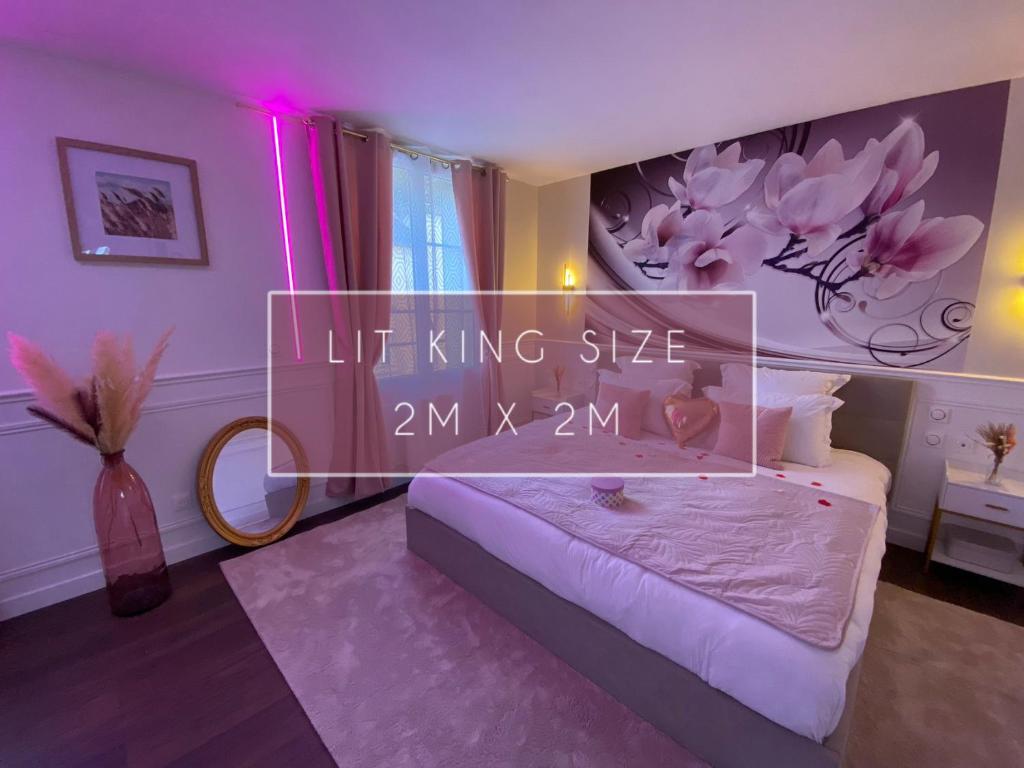 Ένα ή περισσότερα κρεβάτια σε δωμάτιο στο Cocon Diamant Romantique - Jacuzzi & Sauna Privatifs-Hyper-Centre