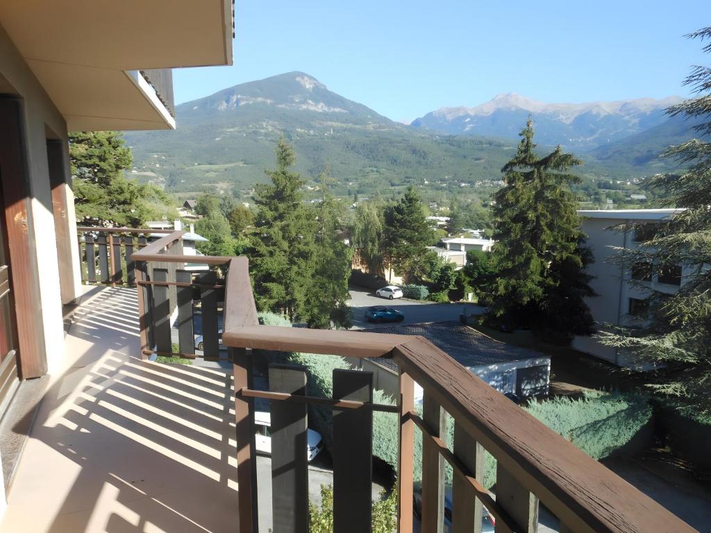 a balcony with a view of a mountain at Appartement T3 in Embrun