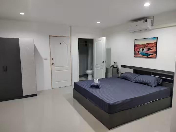 Giường trong phòng chung tại Mai Precious clinic upper suites