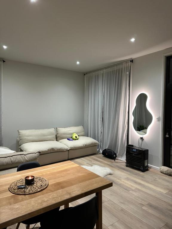 a living room with a couch and a table at Apartamento nuevo en Cochrane in Cochrane