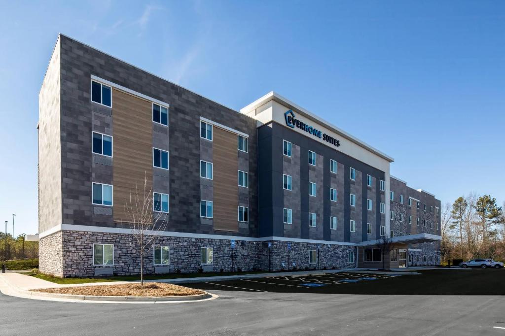 un rendu de la façade d'un hôtel dans l'établissement Everhome Suites Bowling Green, à Greenwood