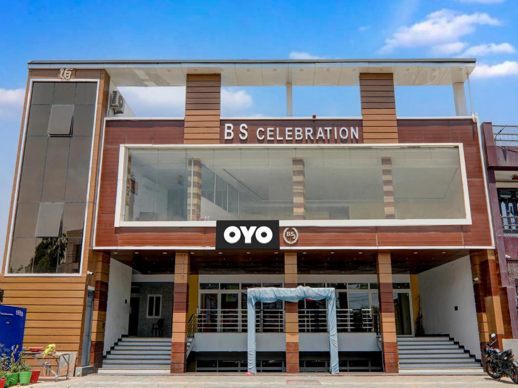 a building with a sign that reads oxo at Hotel O B.S Celebration in Lucknow