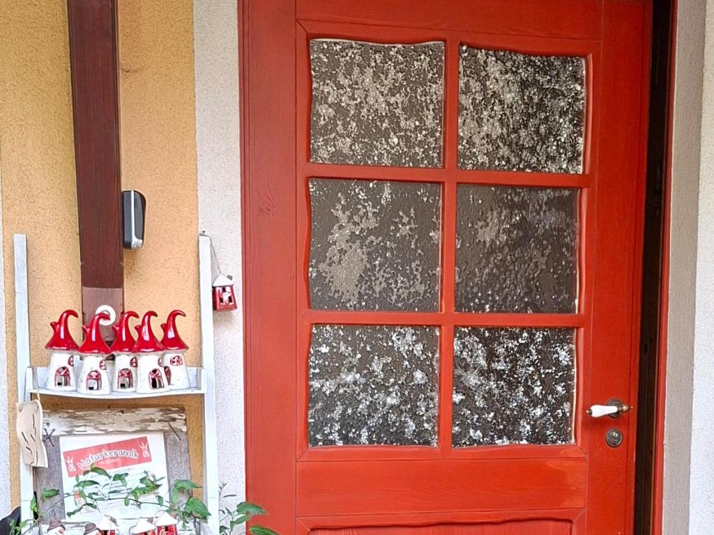 a red door with a window on a building at Martha in Langenchursdorf