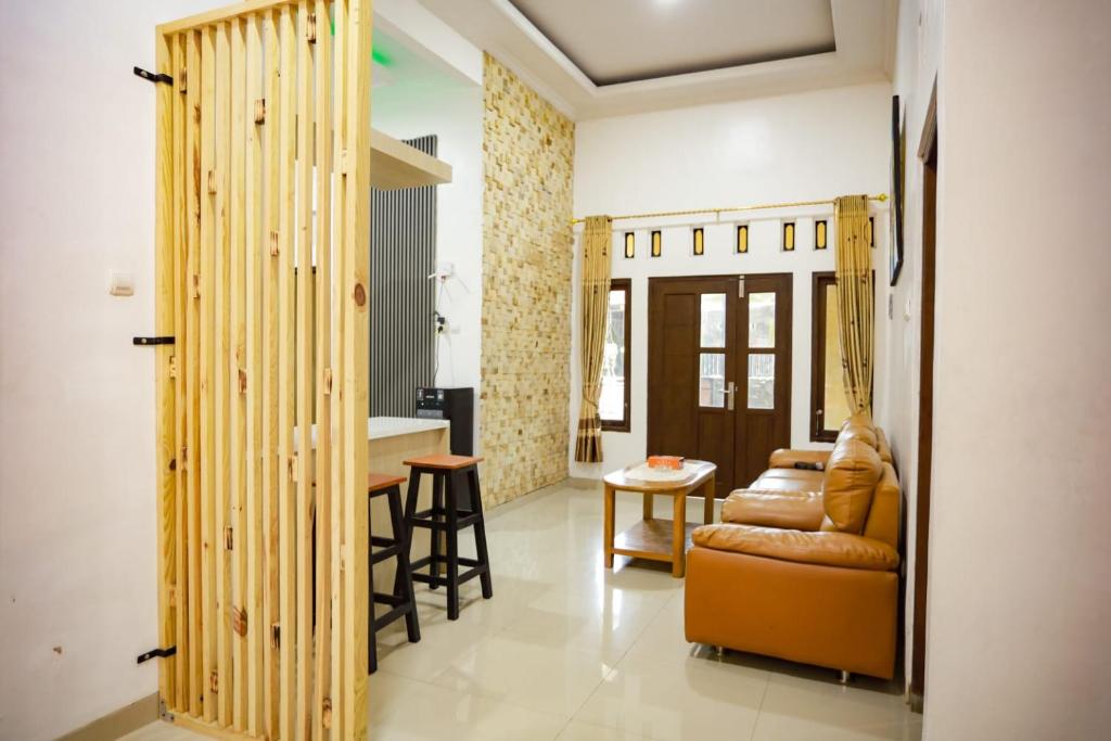 Gallery image of O2 Jogja Villa in Salakan