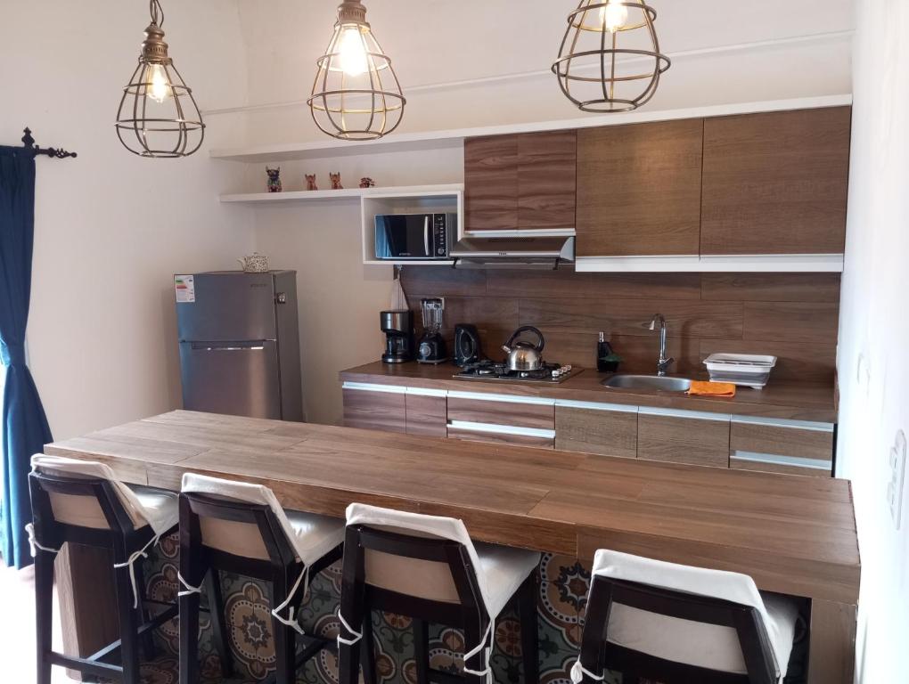 Cuisine ou kitchenette dans l'établissement Apartamento Familiar con balcón y vista a la Ciudad, Centro