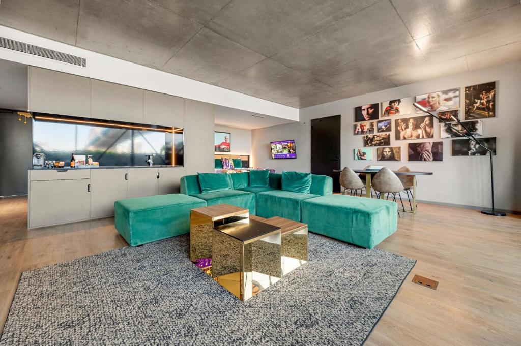 
River Master Balcony
