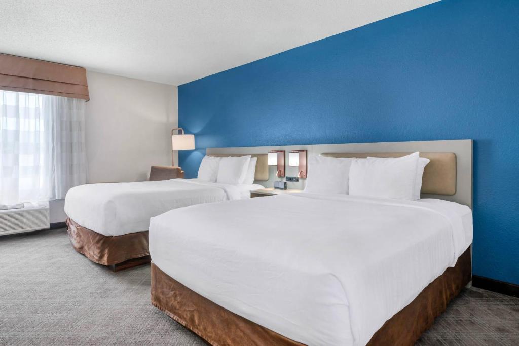 Voodi või voodid majutusasutuse Comfort Inn & Suites Sheboygan I-43 toas