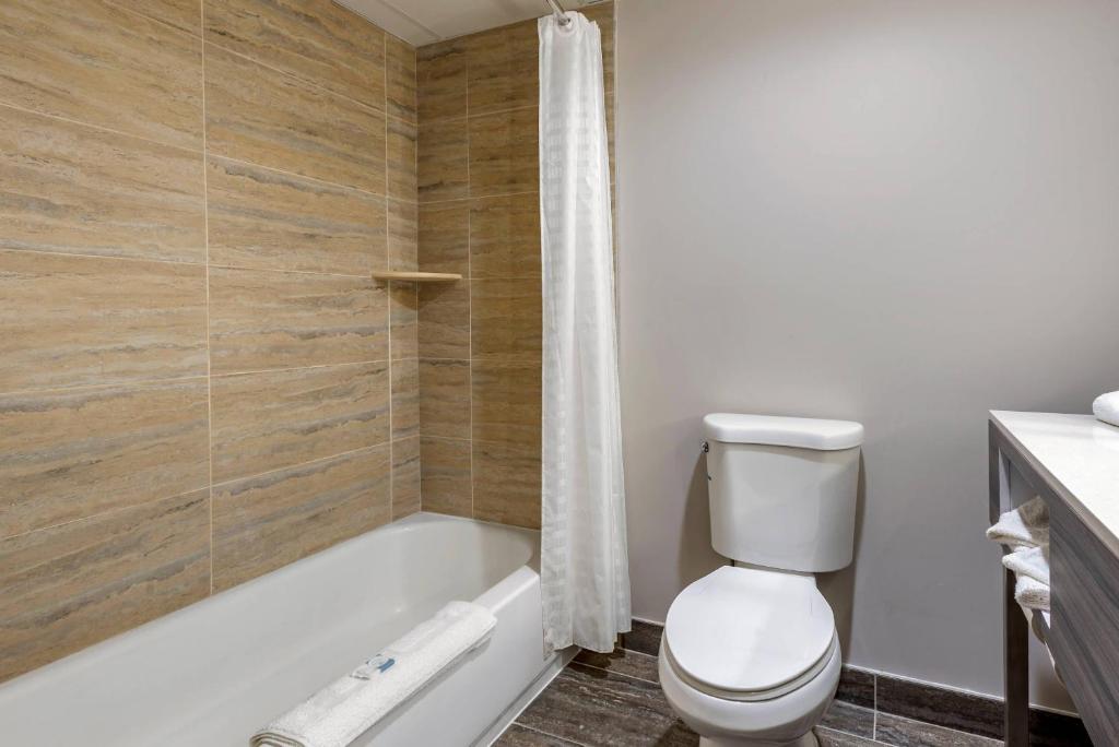 The Waves Hotel, an Ascend Collection Hotel photo