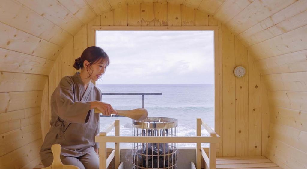 Echizen越前温泉 平成的海景间里的女人