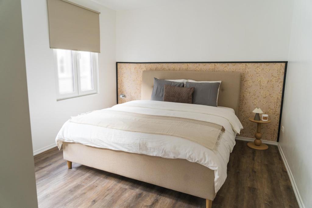 a bedroom with a large bed and a window at Lovely 1BR & 1LR Apt for 4P, Only 15 Min Walk to City Center in Ghent