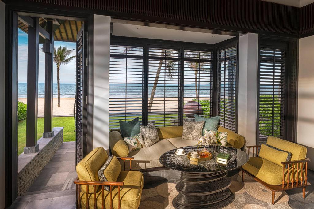 One Bedroom Beachfront villa - Room Rate inclusive of breakfast for 2 adults