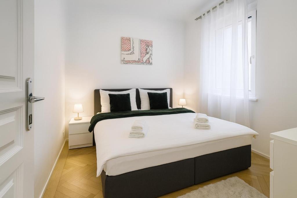 Postel nebo postele na pokoji v ubytování Home Sweet Home - Stephansdom