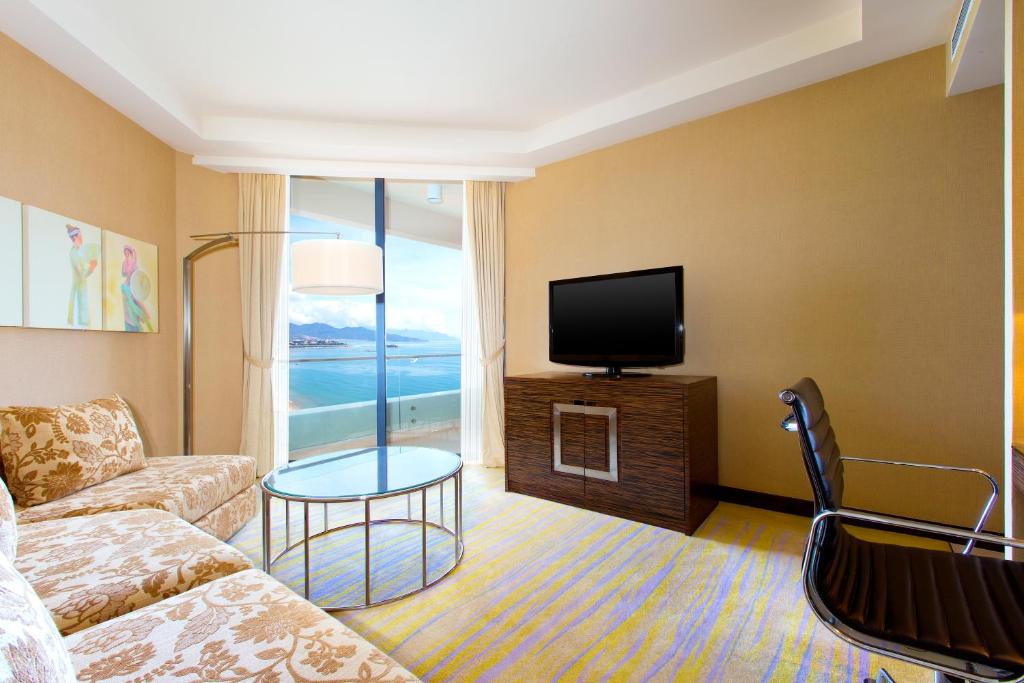 Suite Có Giường Cỡ King Với Ban Công Nhìn Ra Biển