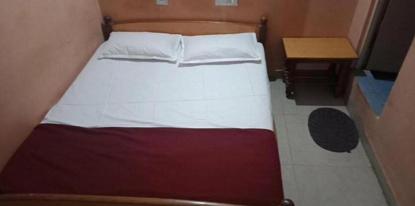 Postel nebo postele na pokoji v ubytování Srusti Residency