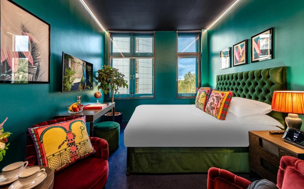 
Autograph Garden View
