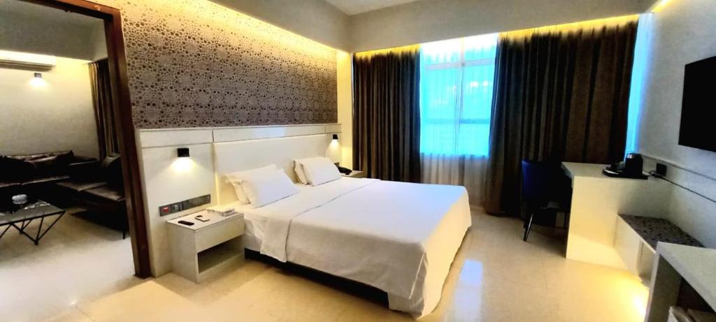 TV a/nebo společenská místnost v ubytování White Orchid