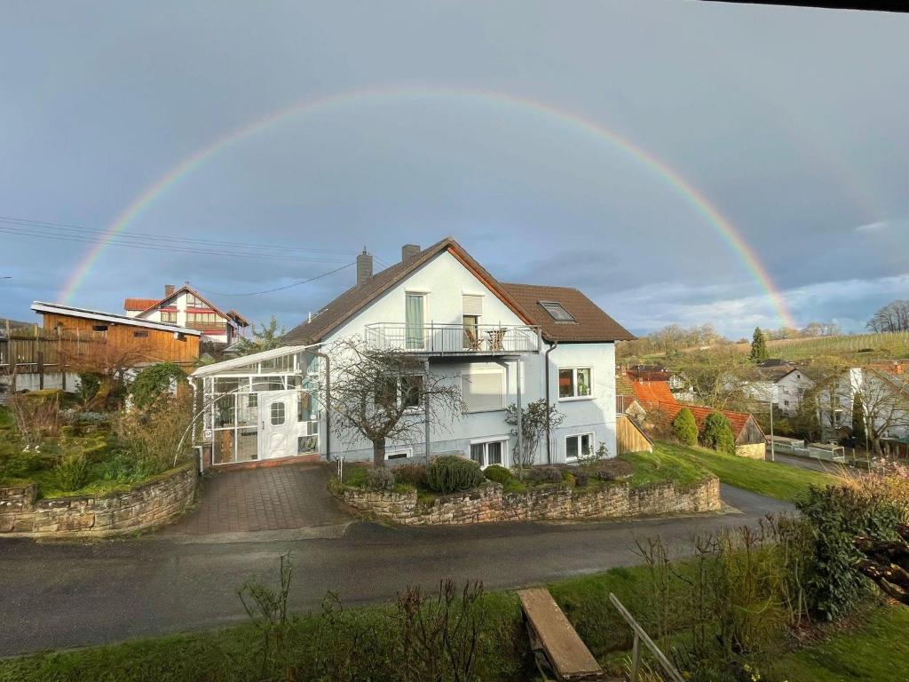 a rainbow over a white house with at Das blaue Haus in Pleisweiler-Oberhofen