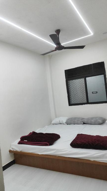 Ένα ή περισσότερα κρεβάτια σε δωμάτιο στο SHRI VIJAYVEER PALACE