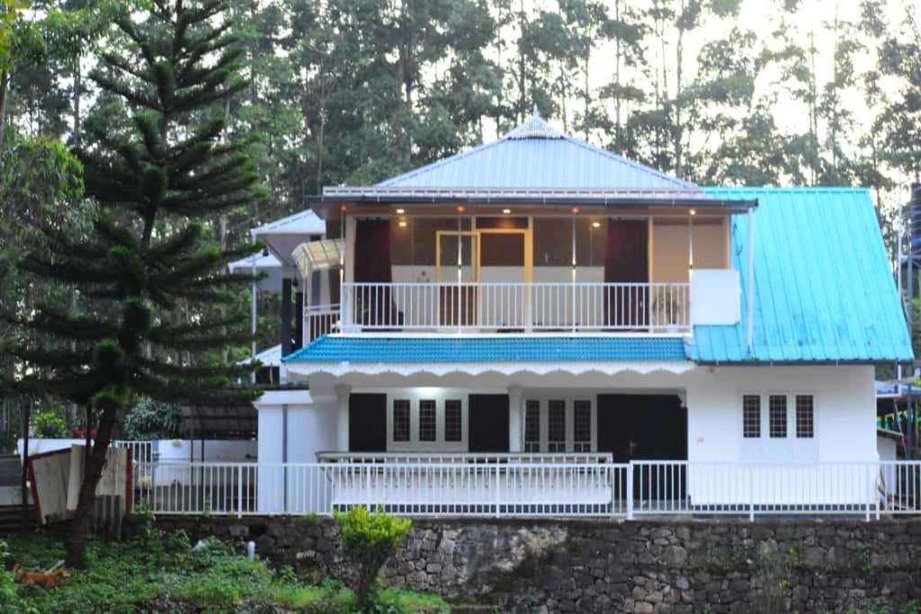 Budova, kde se chata nachází