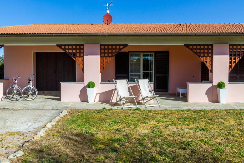 El edificio en el que está la casa de vacaciones