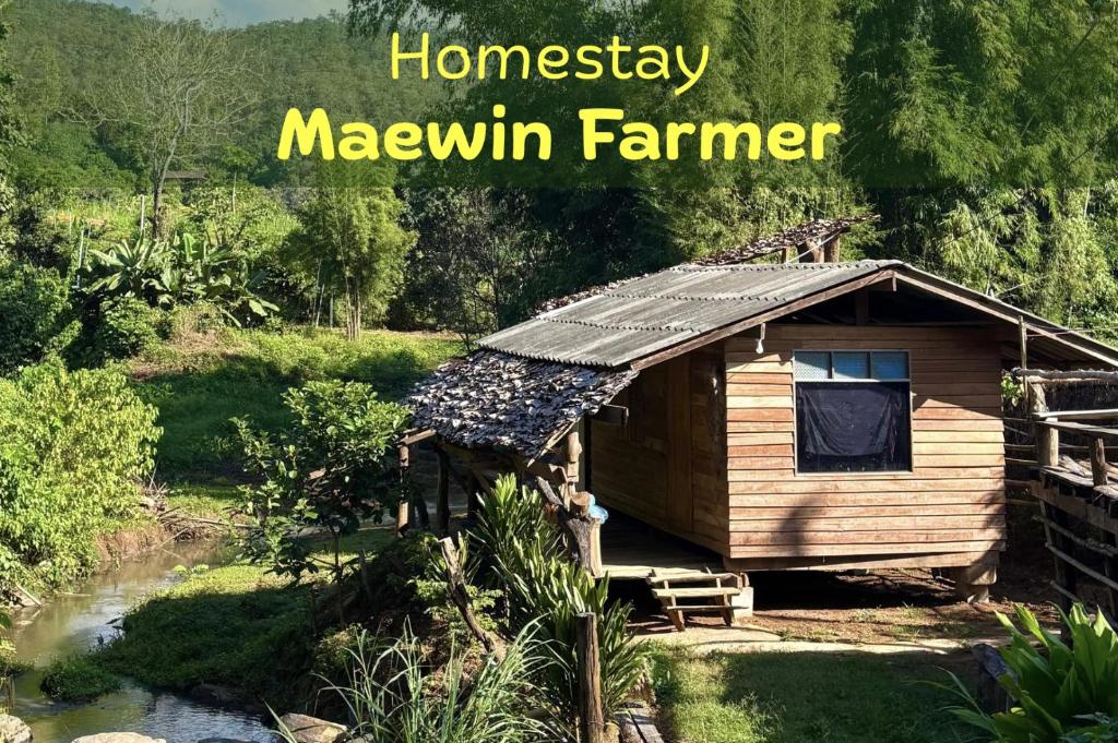 un fermier magryn de HomeAway avec la photo d'une maison dans l'établissement Maewin Farmer Homestay, à Ban Huai Rin