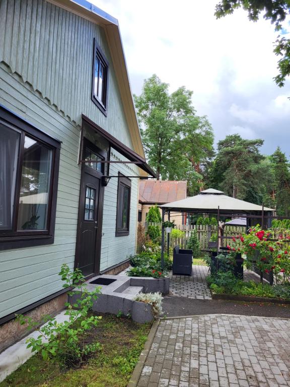 Το κτήριο όπου στεγάζεται  το διαμέρισμα