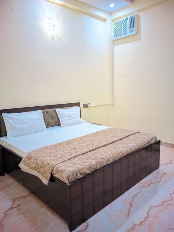 a bedroom with a large bed in a room at Hotel Pleasure Inn in Prayagraj