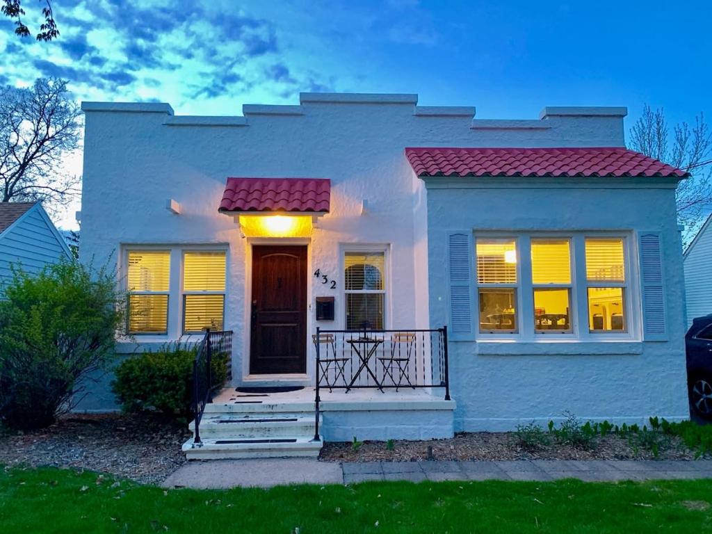 Το κτήριο όπου στεγάζεται  η παραθεριστική κατοικία