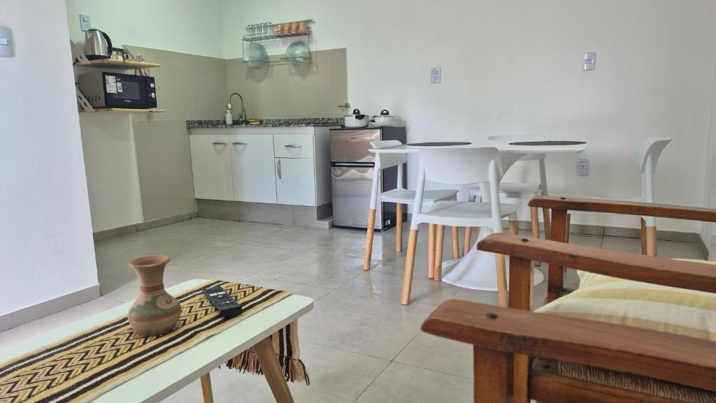 a living room with a kitchen and a table and chairs at Delvi Nelly - Belgrano in Neuquén