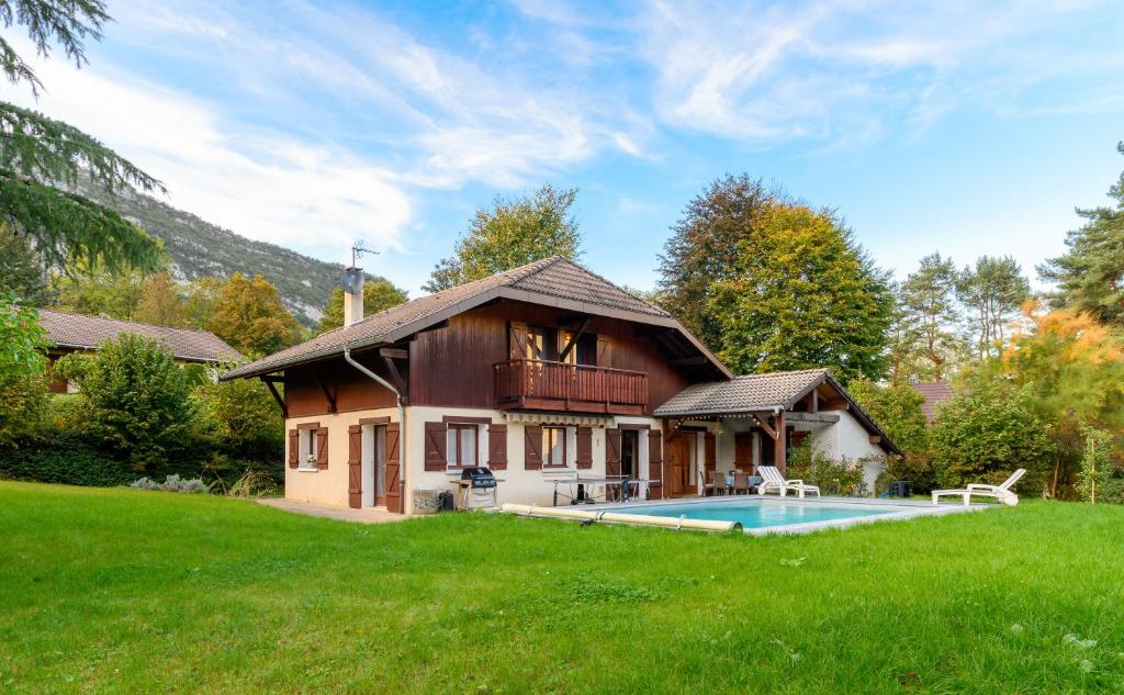 a house with a swimming pool in the yard at Chalet du cret in Lathuile