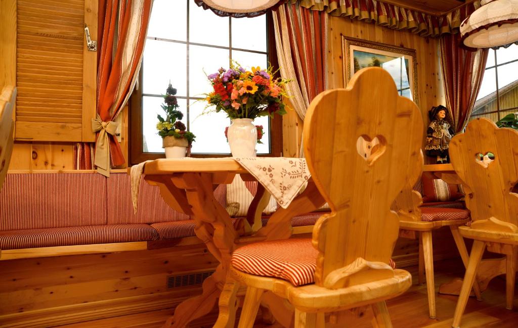 Posezení v ubytování Hotel Krone Igelsberg