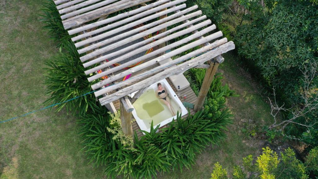 an overhead view of a woman sitting in a dog house at Espaço Isha Canelinha in Canelinha
