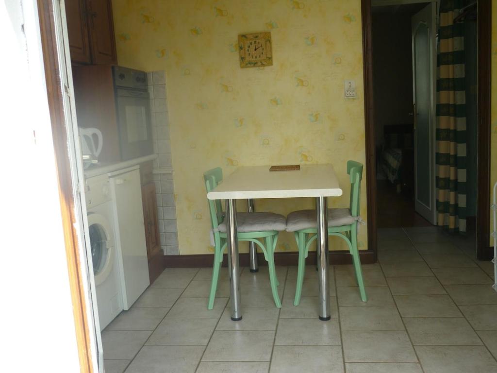 Gallery image of petunias in Vic-sur-Cère