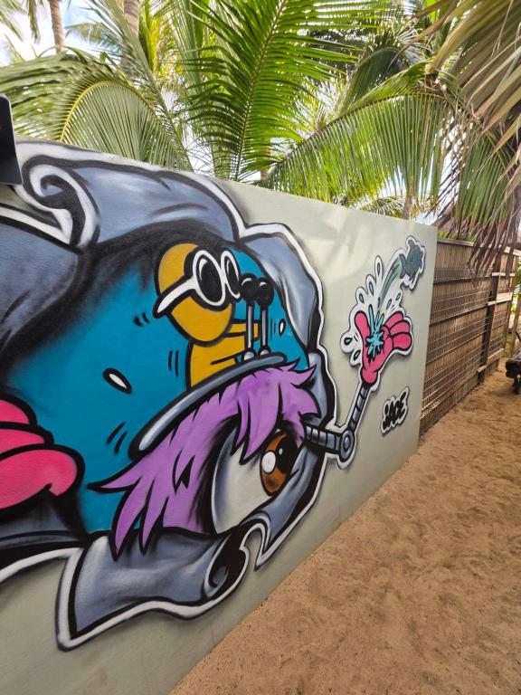 a wall with a painting of a cartoon duck on it at Coco Lagon accès plage in Saint-Paul