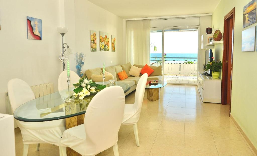 Χώρος καθιστικού στο Winahost El balcón al mar de Cubelles