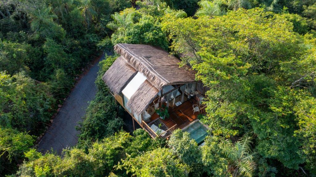 an aerial view of a house in the middle of a forest at Satori Zen Club in Itauguá