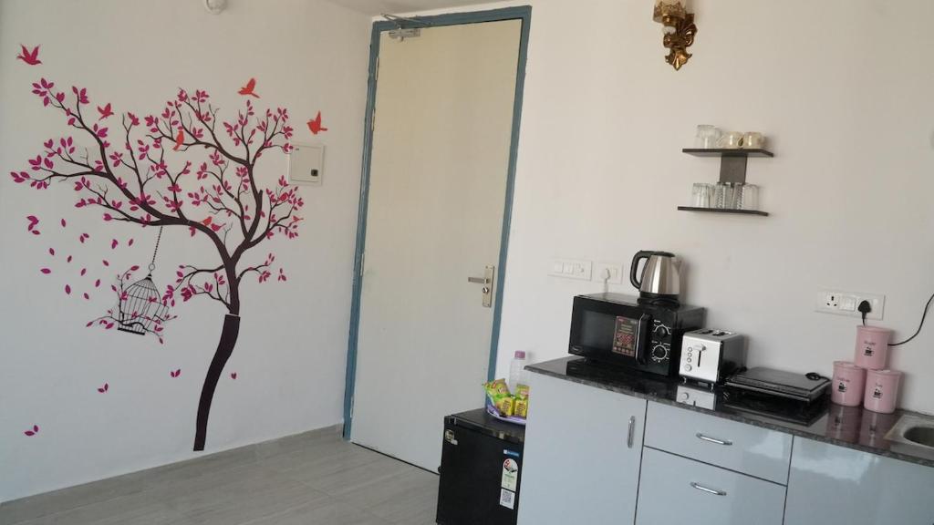 Η κουζίνα ή μικρή κουζίνα στο Naple Stays - The Spectrum of Comfort