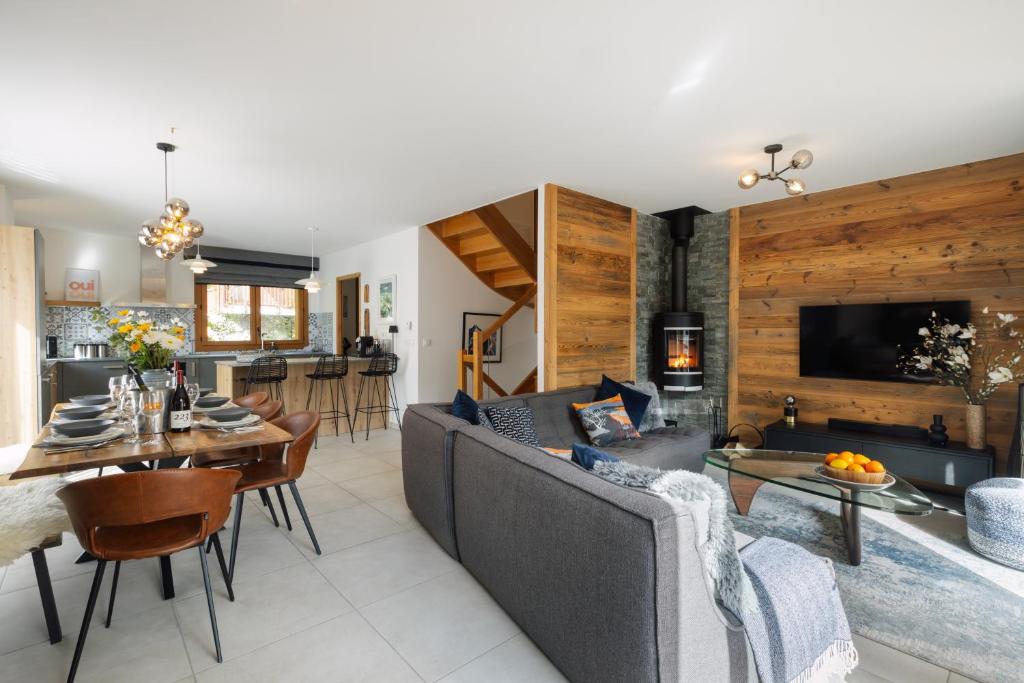 Chalet Le Faon - central Morzine, sleeps 9