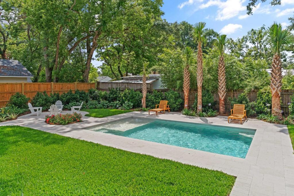 Bazén v ubytování Lillie's Oasis - 400 Kelsall Ave nebo v jeho okolí