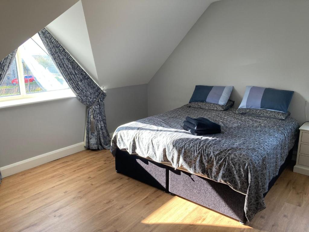 Ένα ή περισσότερα κρεβάτια σε δωμάτιο στο Circular Road Comfort - UHG & University Access